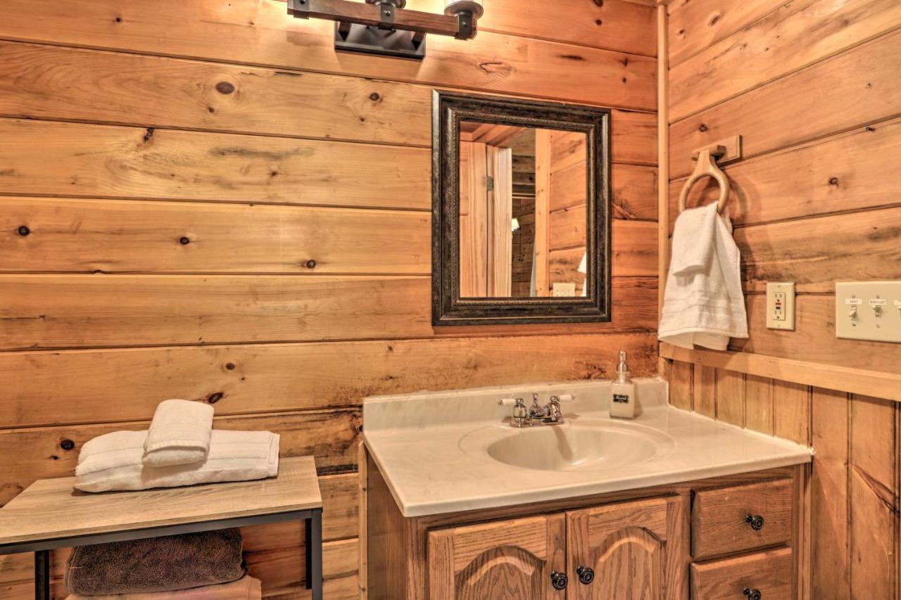 Cabin With Hot Tub And Deck, 3 Mi To Pigeon Forge Sevierville Kültér fotó