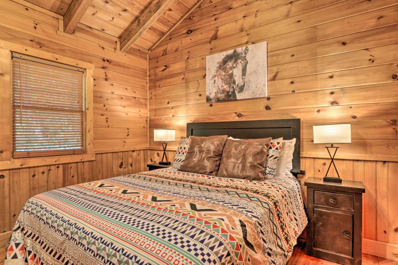 Cabin With Hot Tub And Deck, 3 Mi To Pigeon Forge Sevierville Kültér fotó