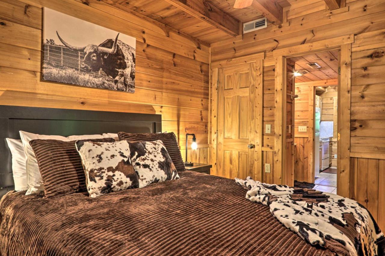 Cabin With Hot Tub And Deck, 3 Mi To Pigeon Forge Sevierville Kültér fotó